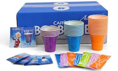 kit caffè Borbone con bicchierini, palette e bustine di zucchero